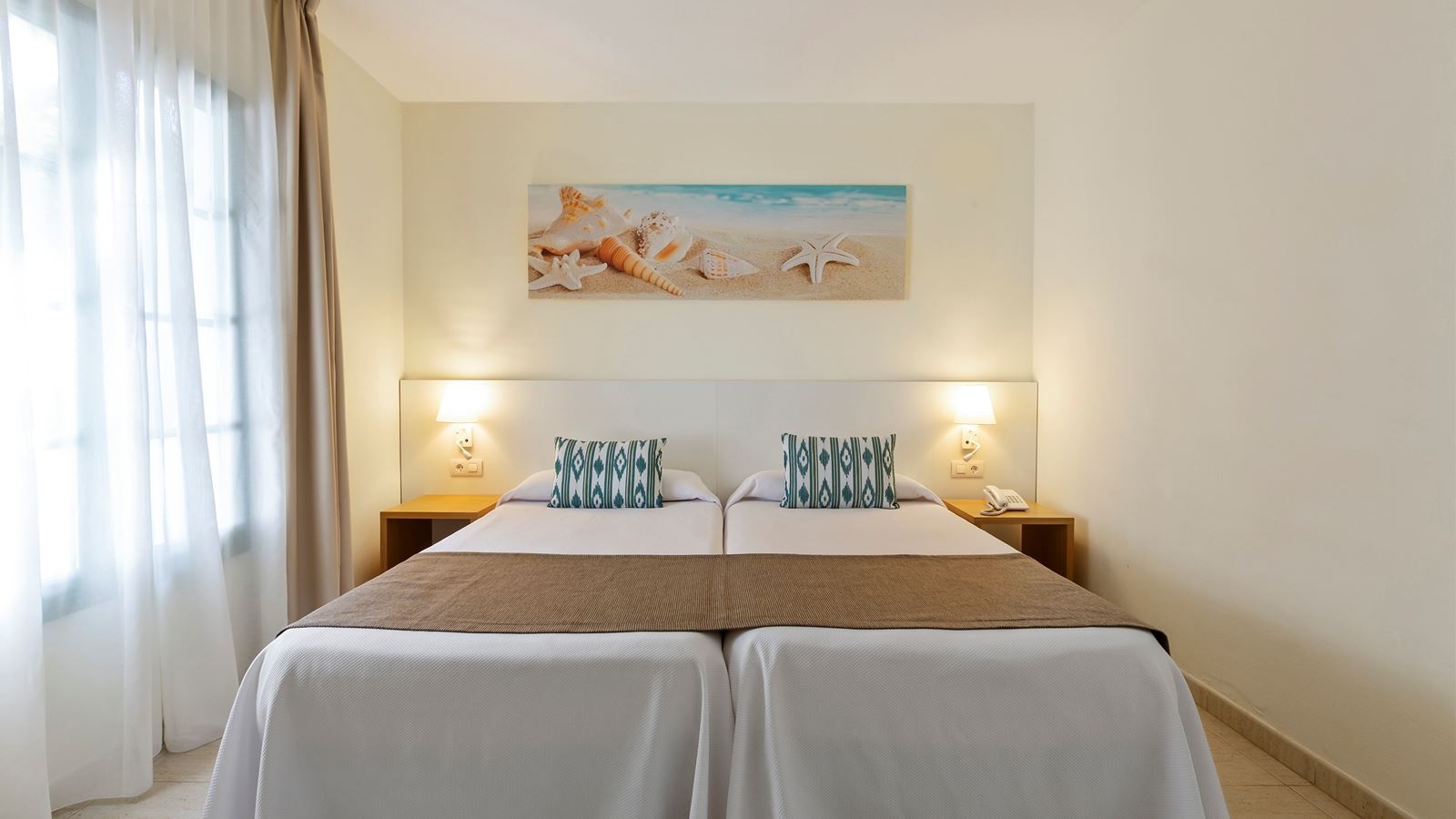 rooms-junior-suite-balcony-or-terrace