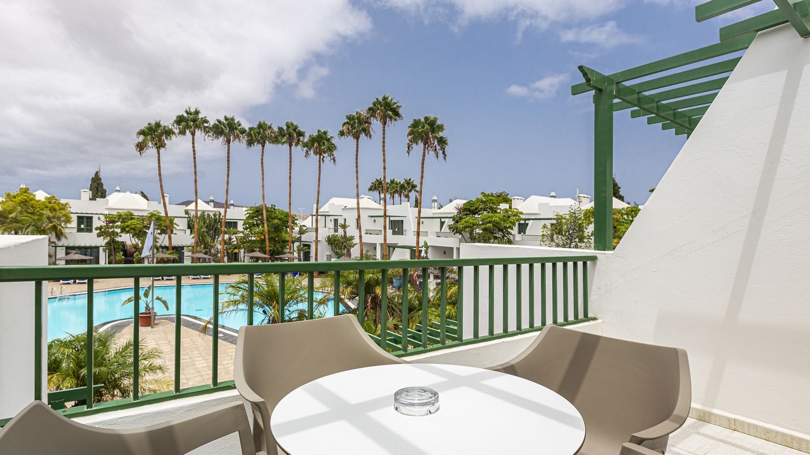 rooms-junior-suite-balcony-or-terrace