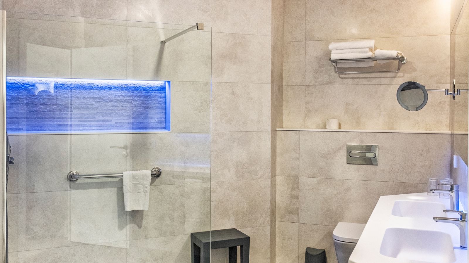 rooms-apartment-lateral-sea-view