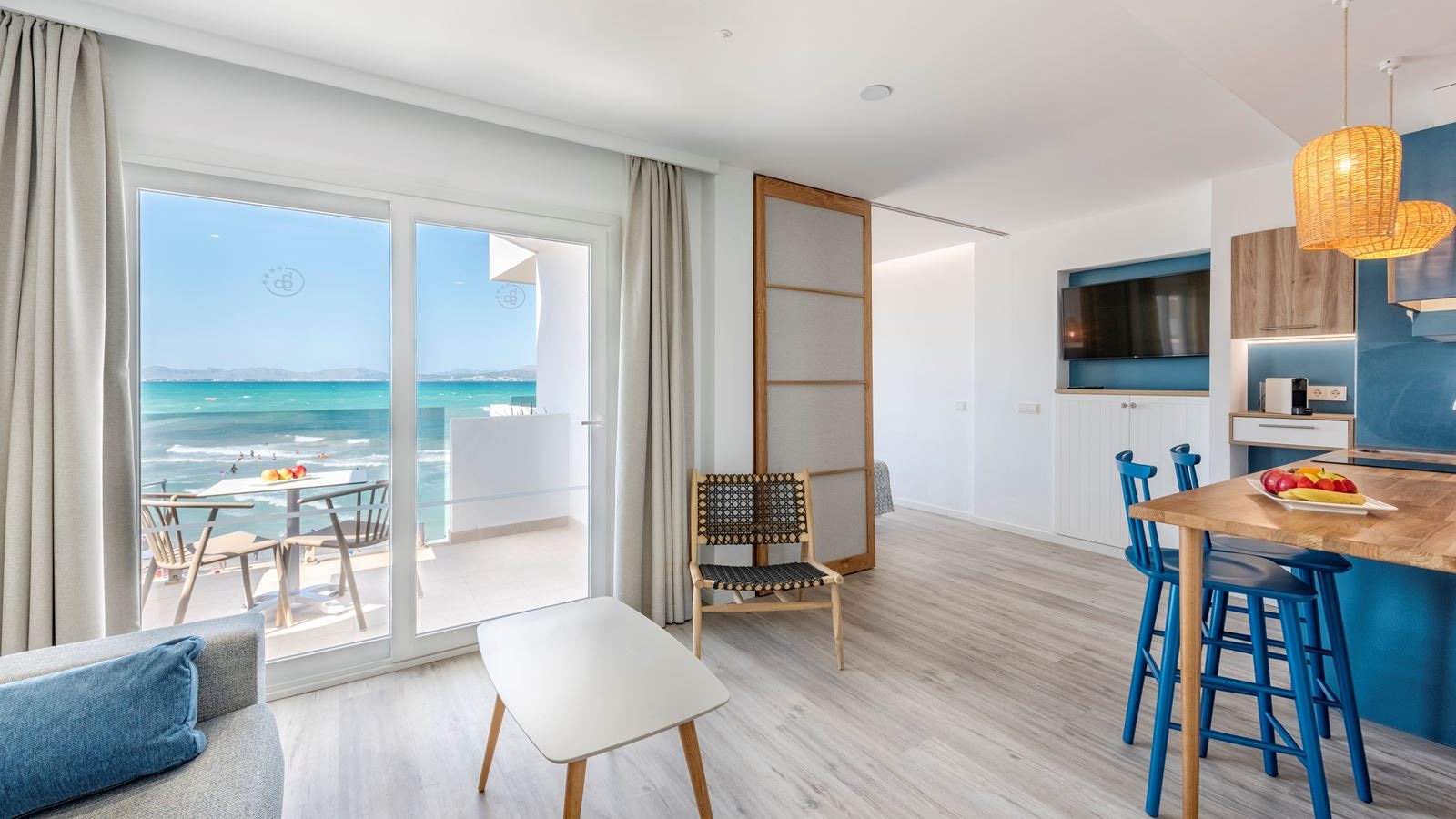 rooms-apartment-lateral-sea-view