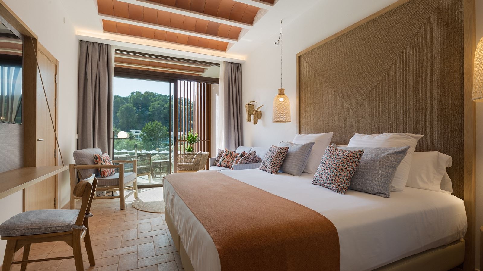 rooms-deluxe-sea-view-balcony-or-terrace