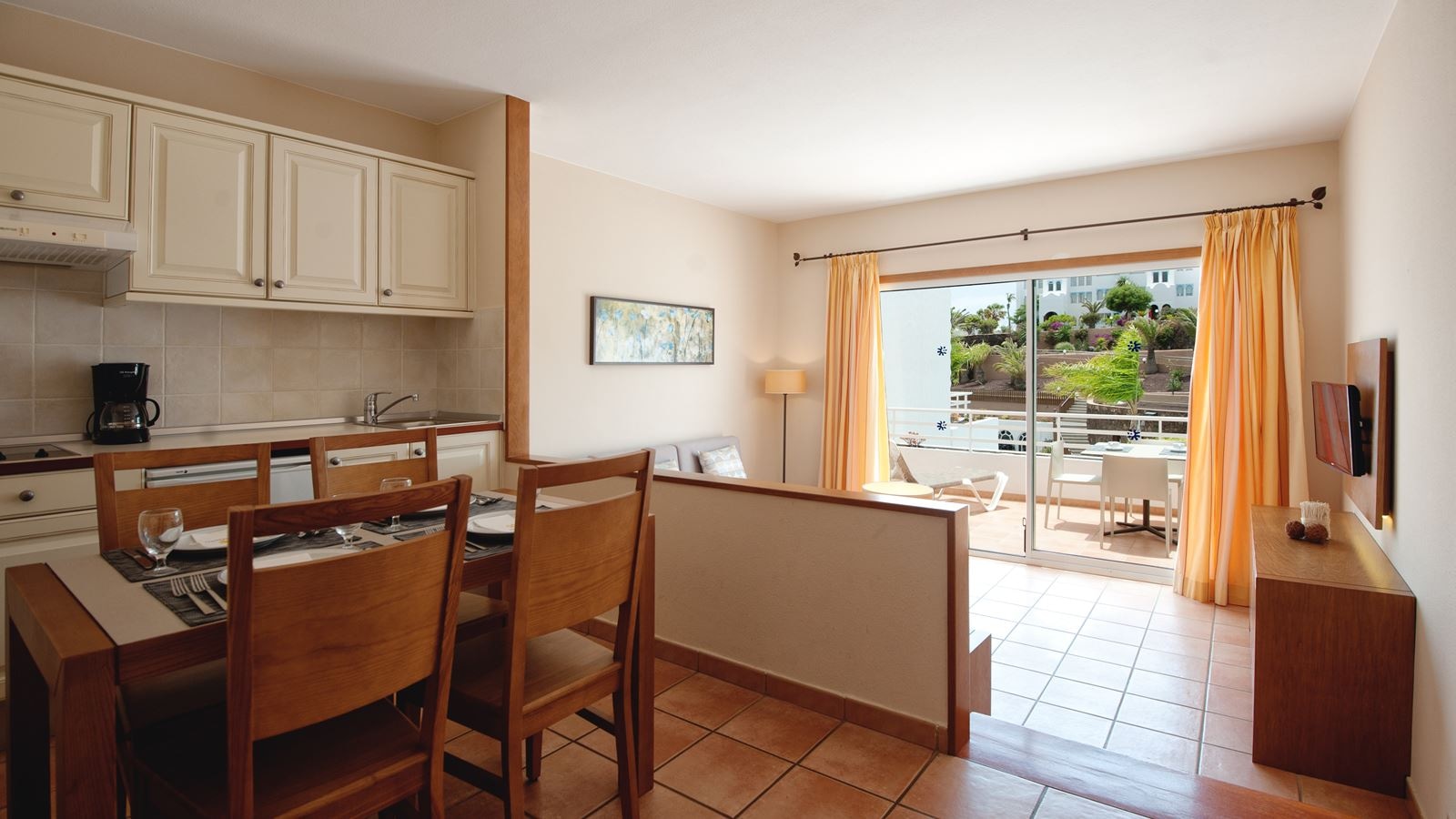 rooms-appartment-seaview-1bedroom-with-balcony-or-terrace