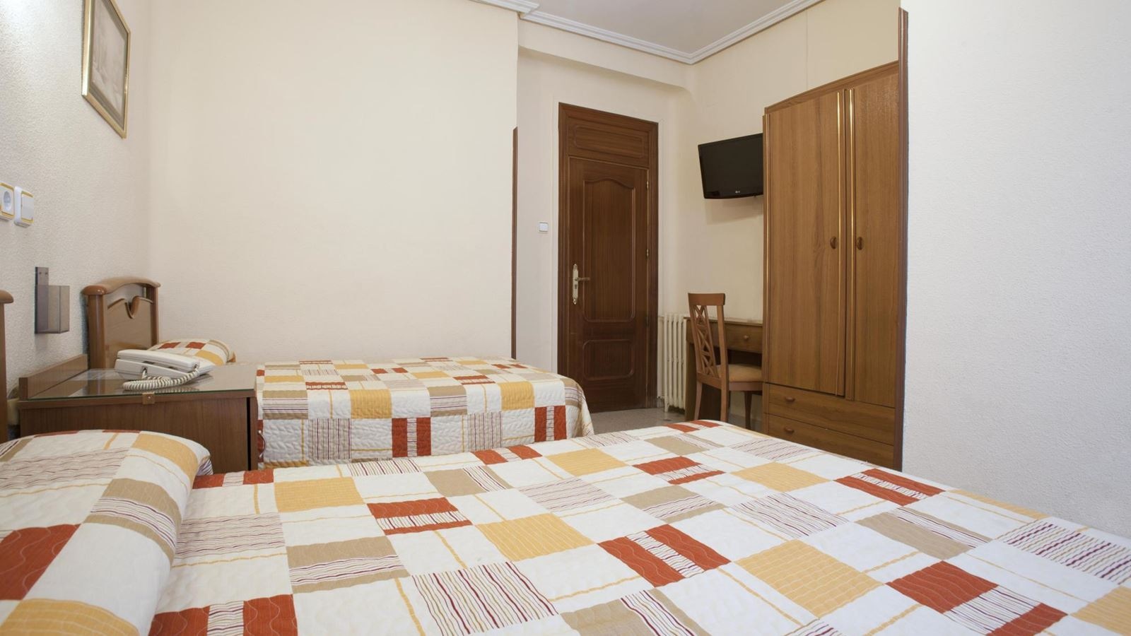 rooms-double-two-double-beds