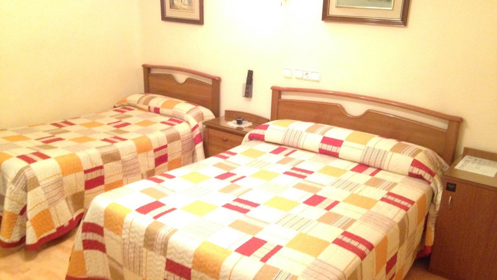 rooms-double-two-double-beds