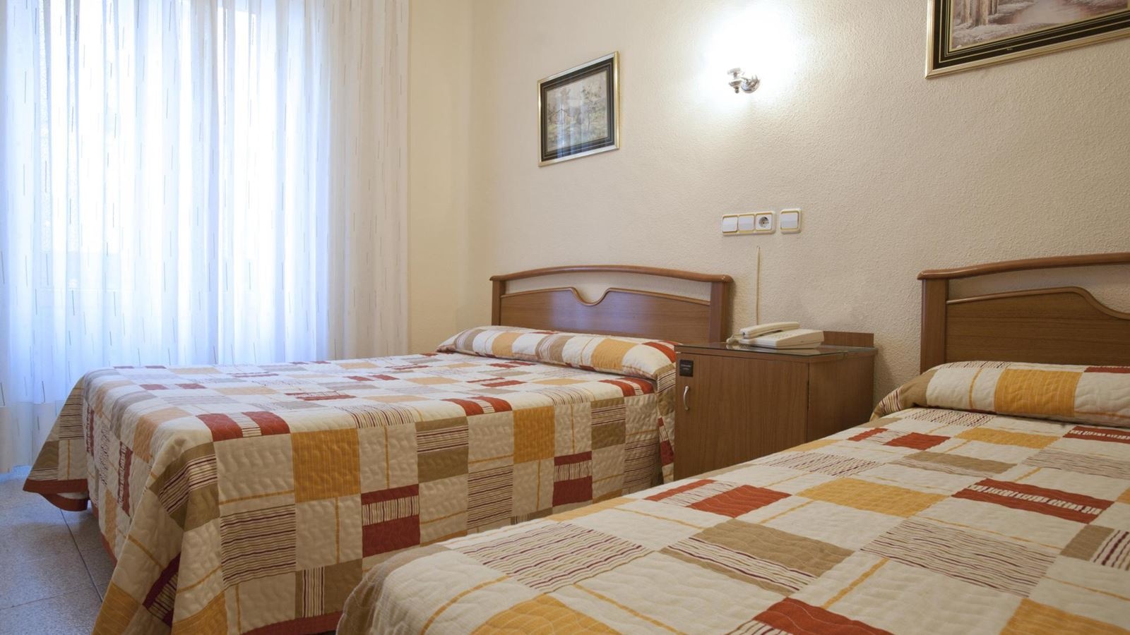 rooms-double-two-double-beds