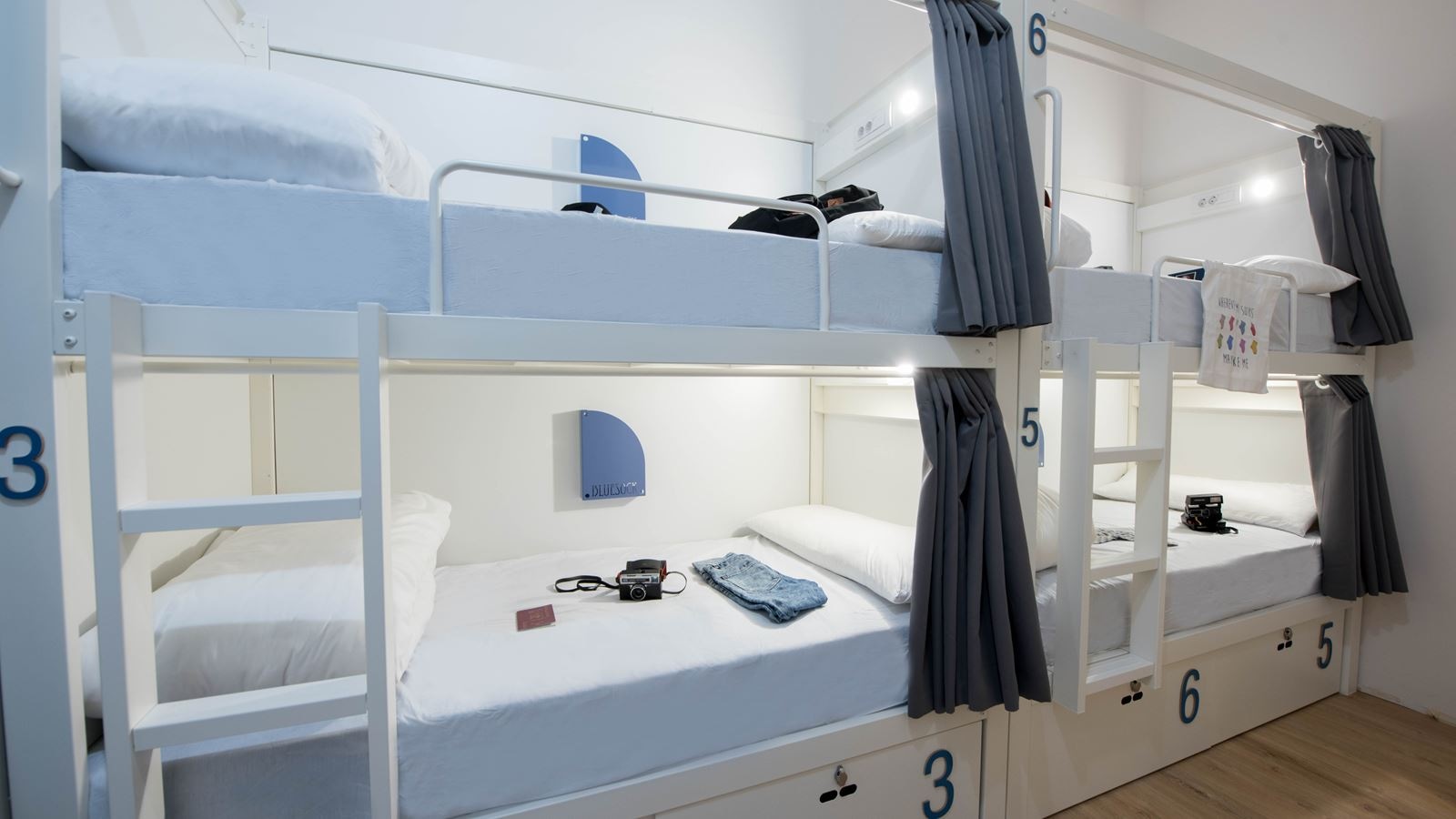 rooms-bed-in-dormitory-bunk-bed