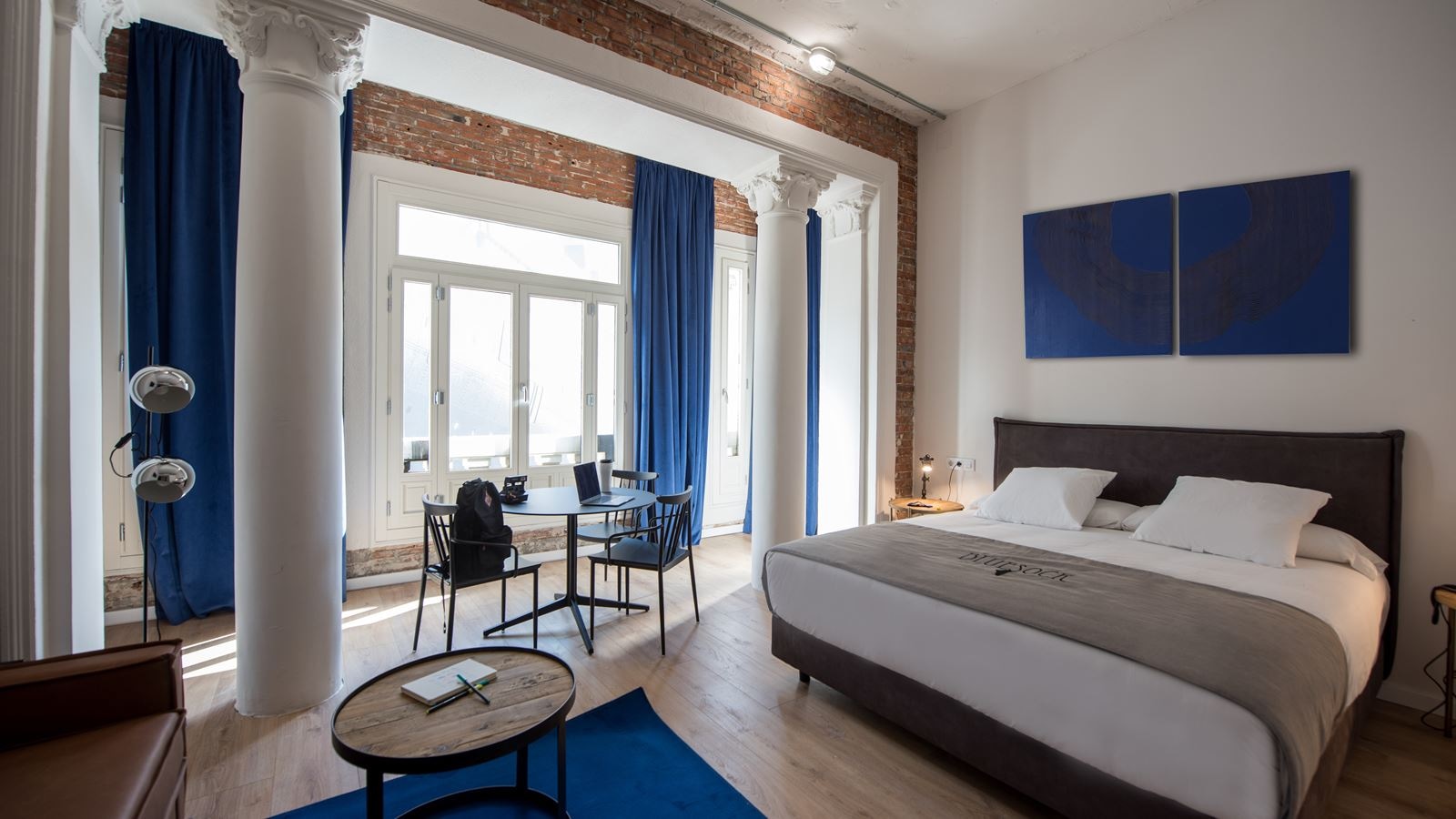 rooms-family-room-deluxe