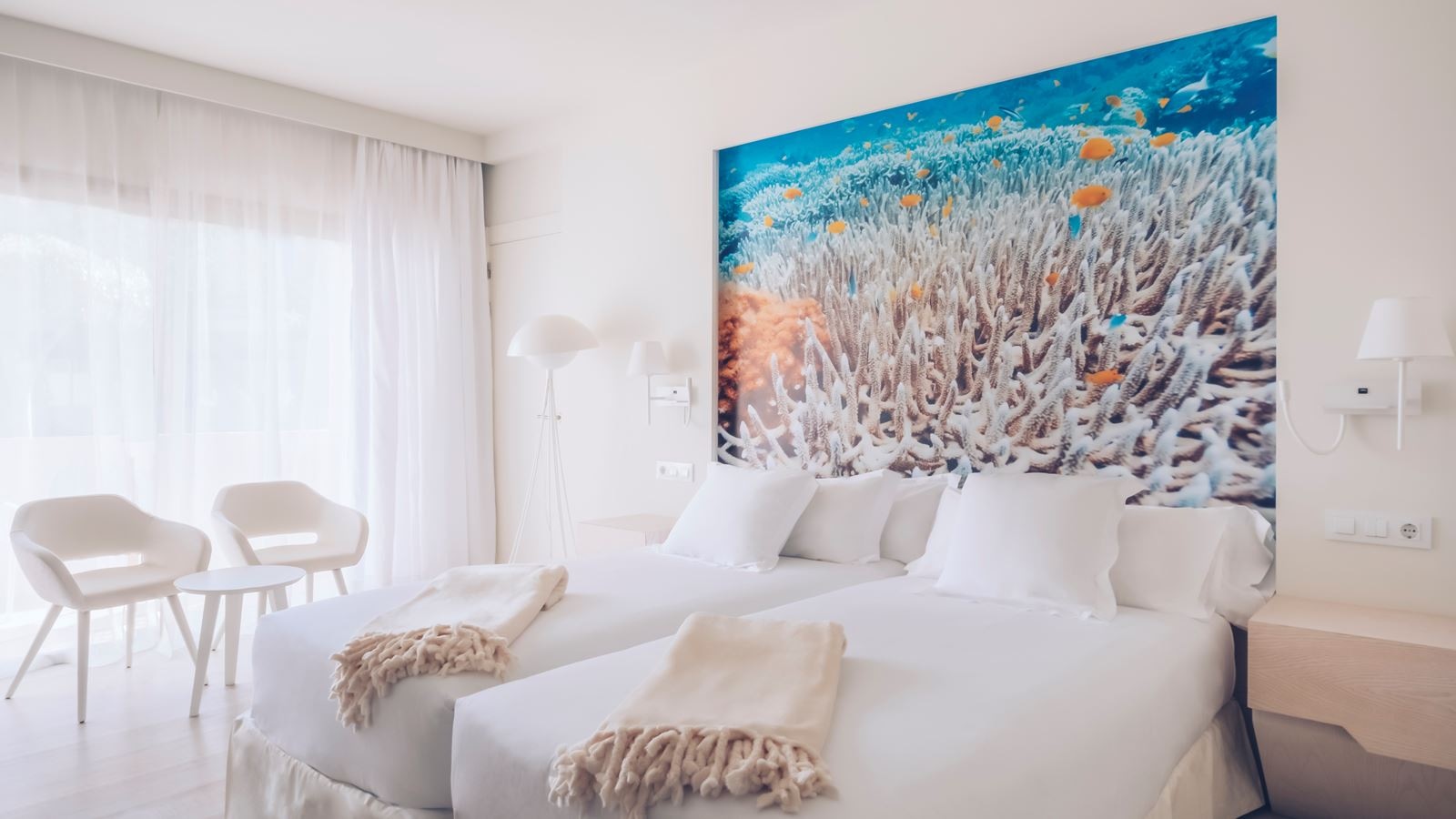 rooms-double-side-sea-view-sharing-pool-balcony-or-terrace