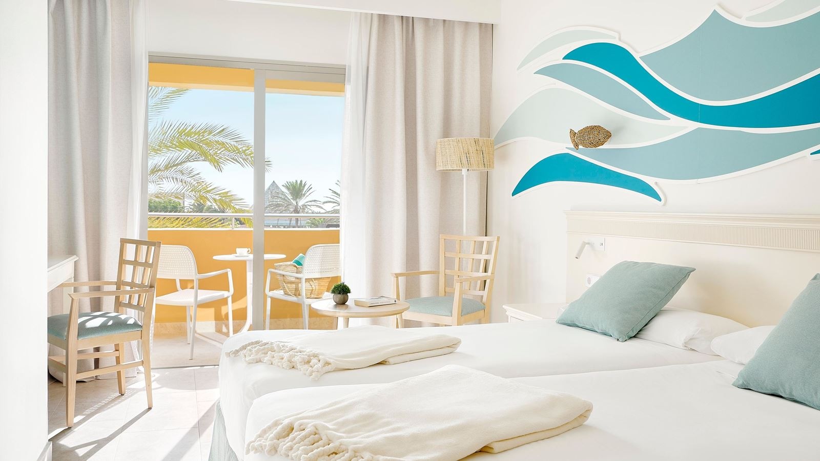 rooms-family-suite-side-sea-view