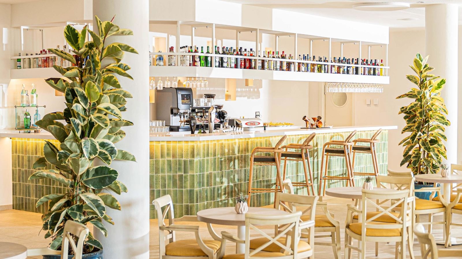 restaurants-poolbar-erbania