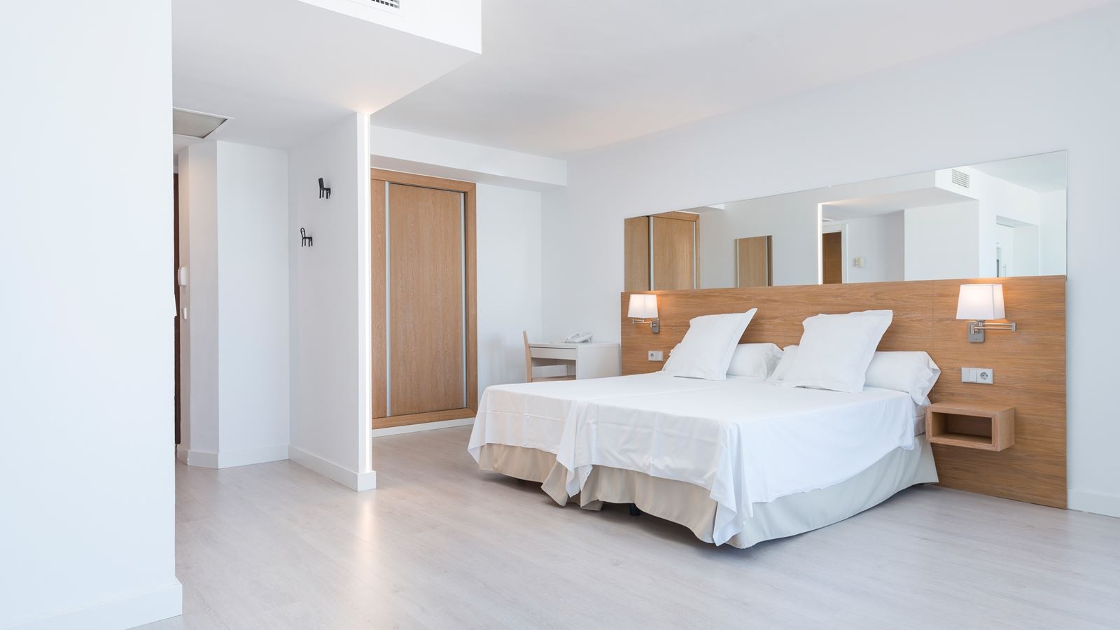 rooms-studio-balcony-or-terrace