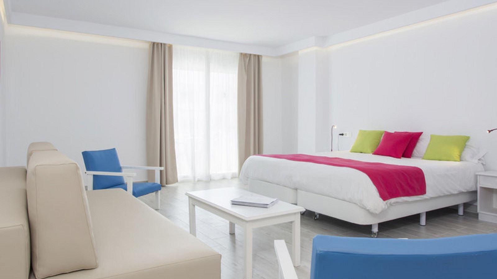 rooms-double-superior-balcony-or-terrace