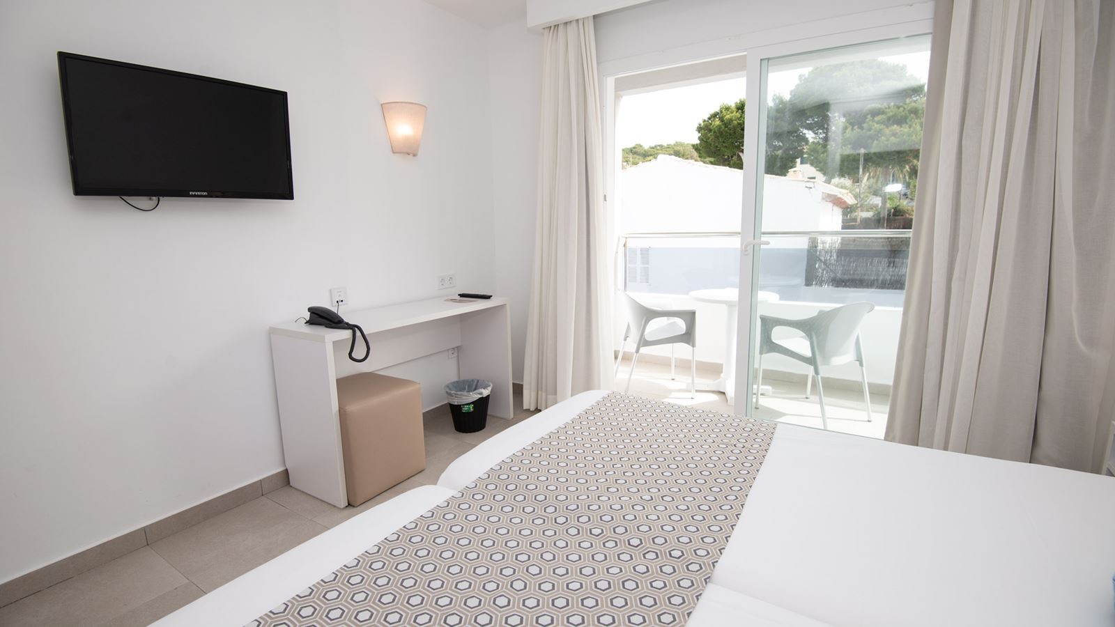 rooms-suite-balcony-or-terrace