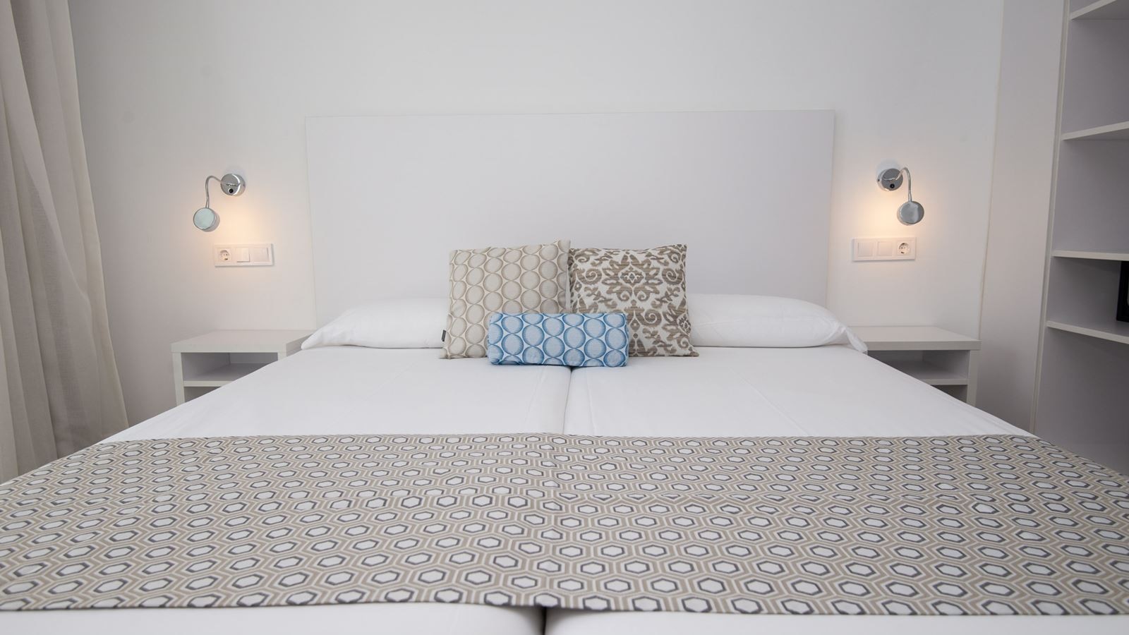 rooms-suite-balcony-or-terrace