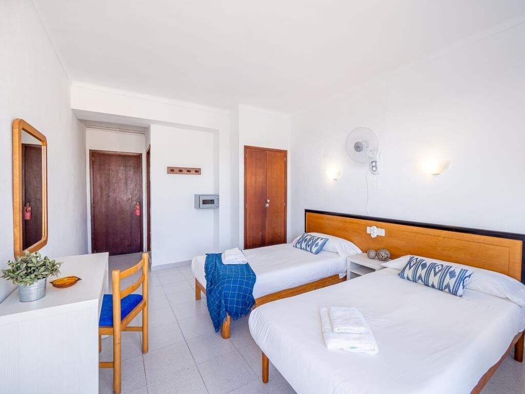 rooms-double-room-seasideview-balcony