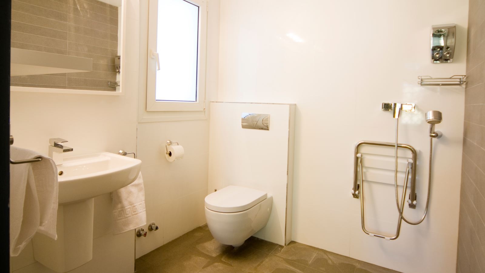 rooms-twin-with-balcony