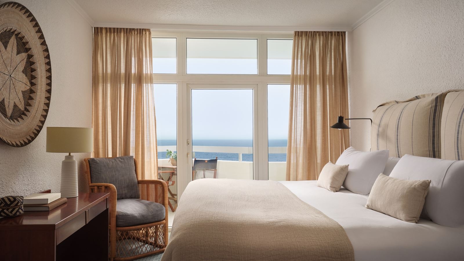 rooms-suite-with-sea-view