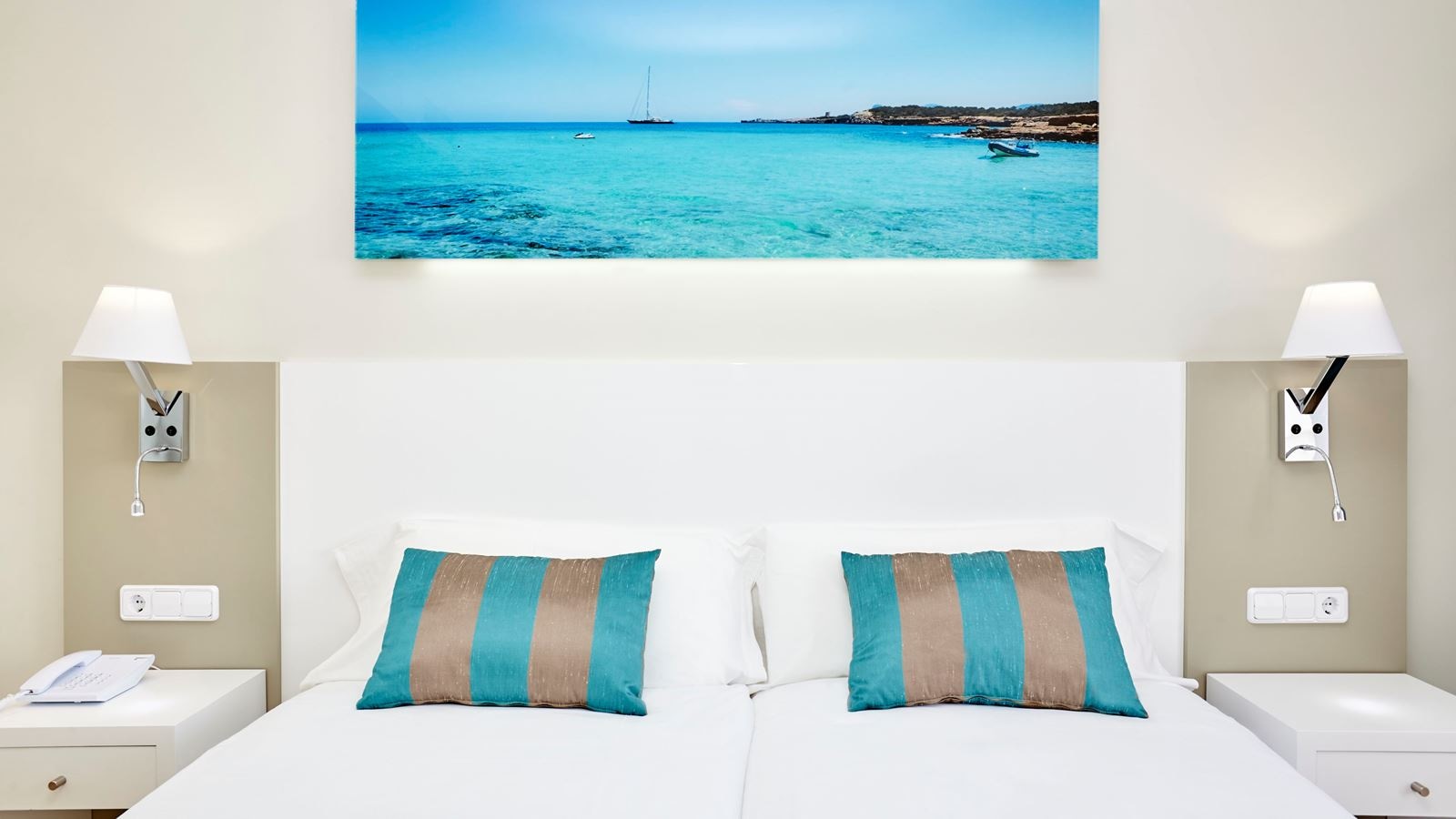 rooms-double-or-twin-superior-with-balcony