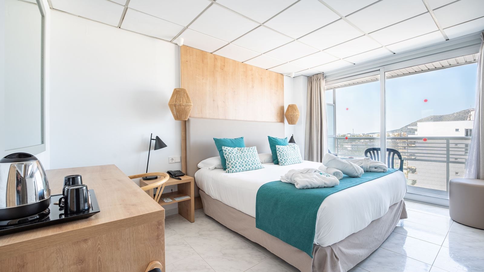 rooms-dssv---double-side-sea-view-6th-or-7th-floor-with-balcony-or-terrace-6th9th-floor