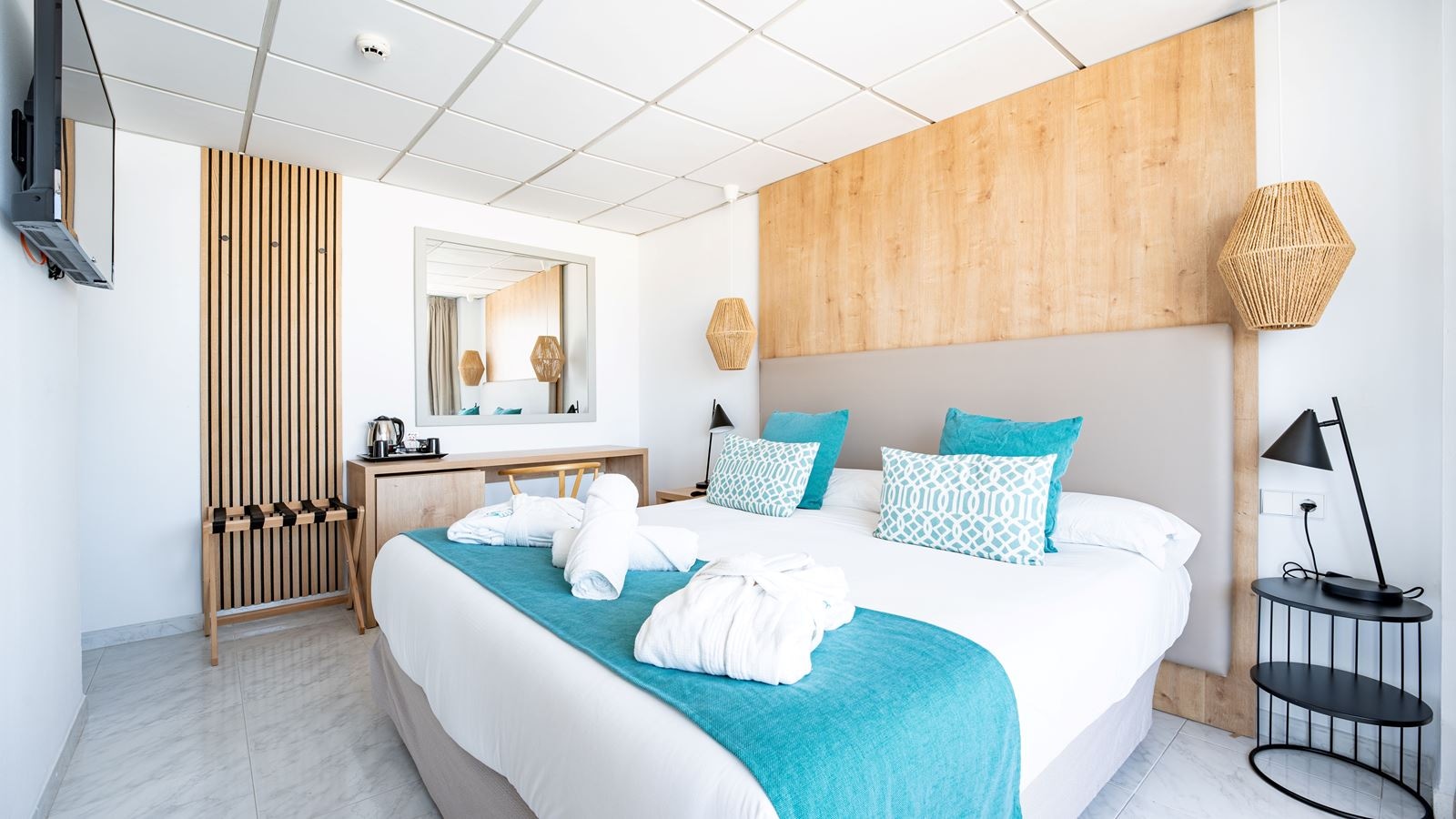 rooms-dssv---double-side-sea-view-6th-or-7th-floor-with-balcony-or-terrace-6th9th-floor