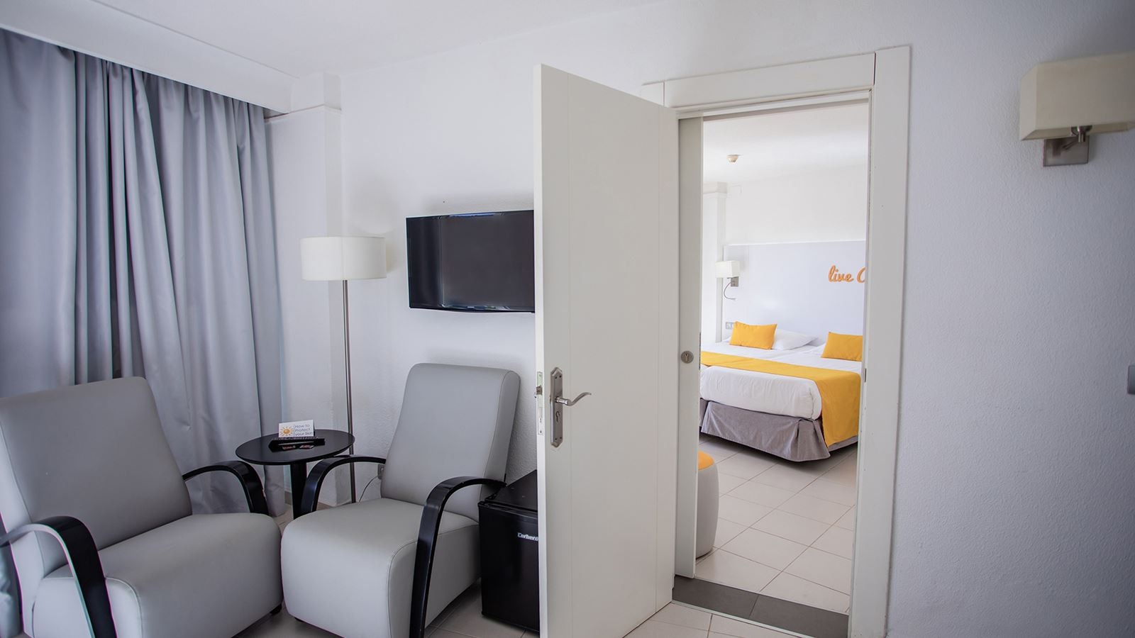 rooms-family-suite-with-terrace-and-private-garden