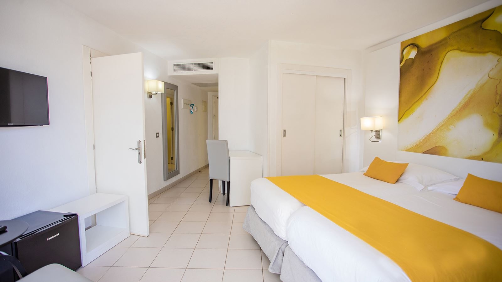 rooms-family-suite-with-terrace-and-private-garden