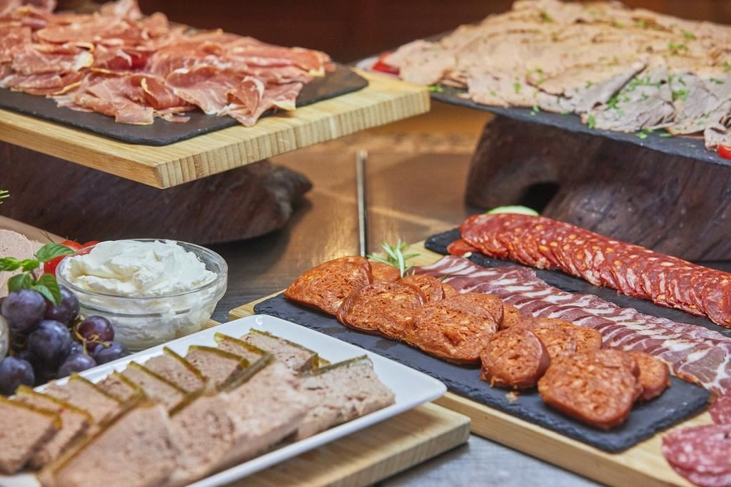 restaurants-restaurants