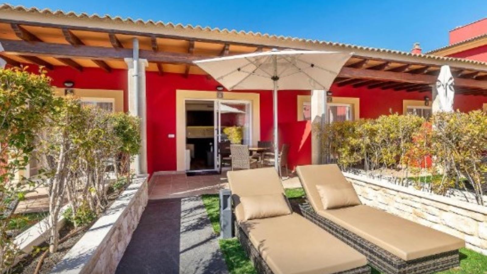 rooms-apartment-one-bedroom-gardenview-balcony-or-terrace