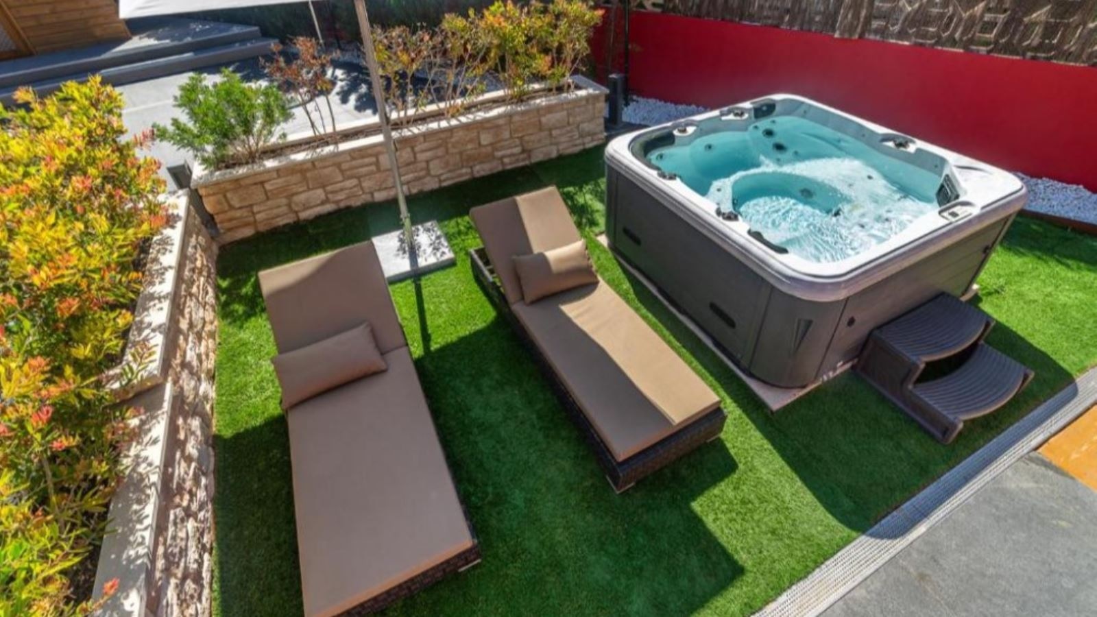 rooms-suite-plus-one-bedroom-terracewith-jakuzzi