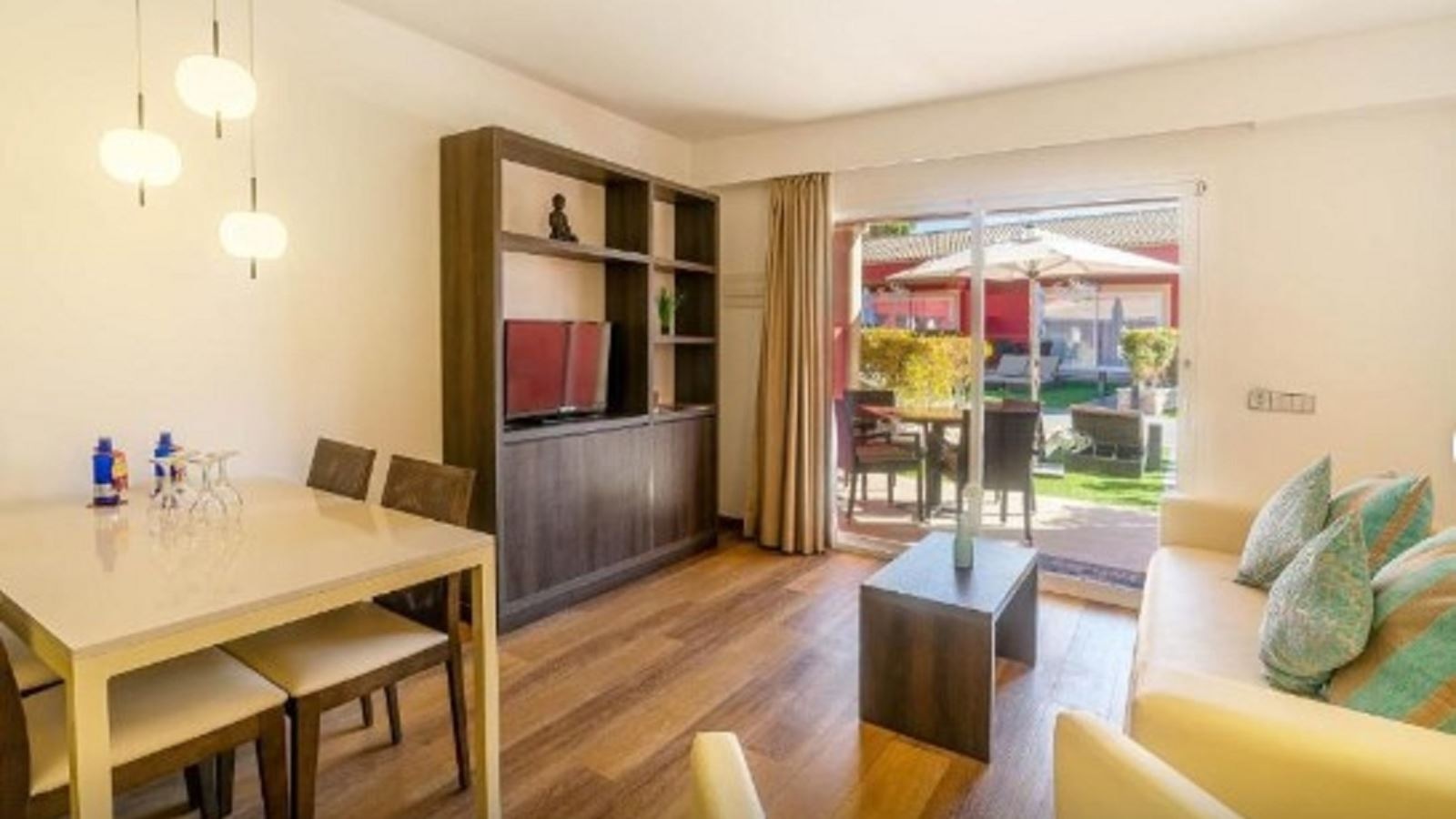 rooms-suite-plus-one-bedroom-terracewith-jakuzzi