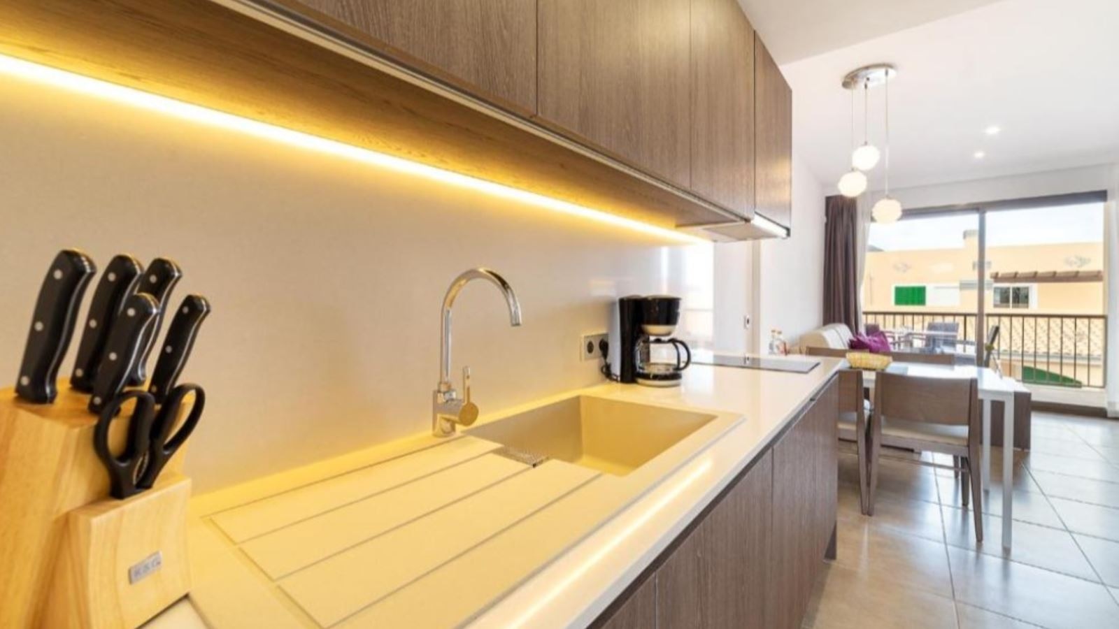 rooms-suite-plus-one-bedroom-terracewith-jakuzzi