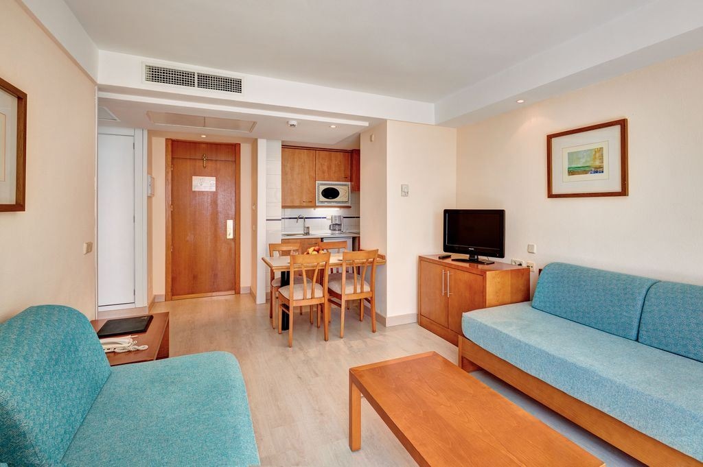 rooms-apartment-one-bedroom-balcony-or-terrace