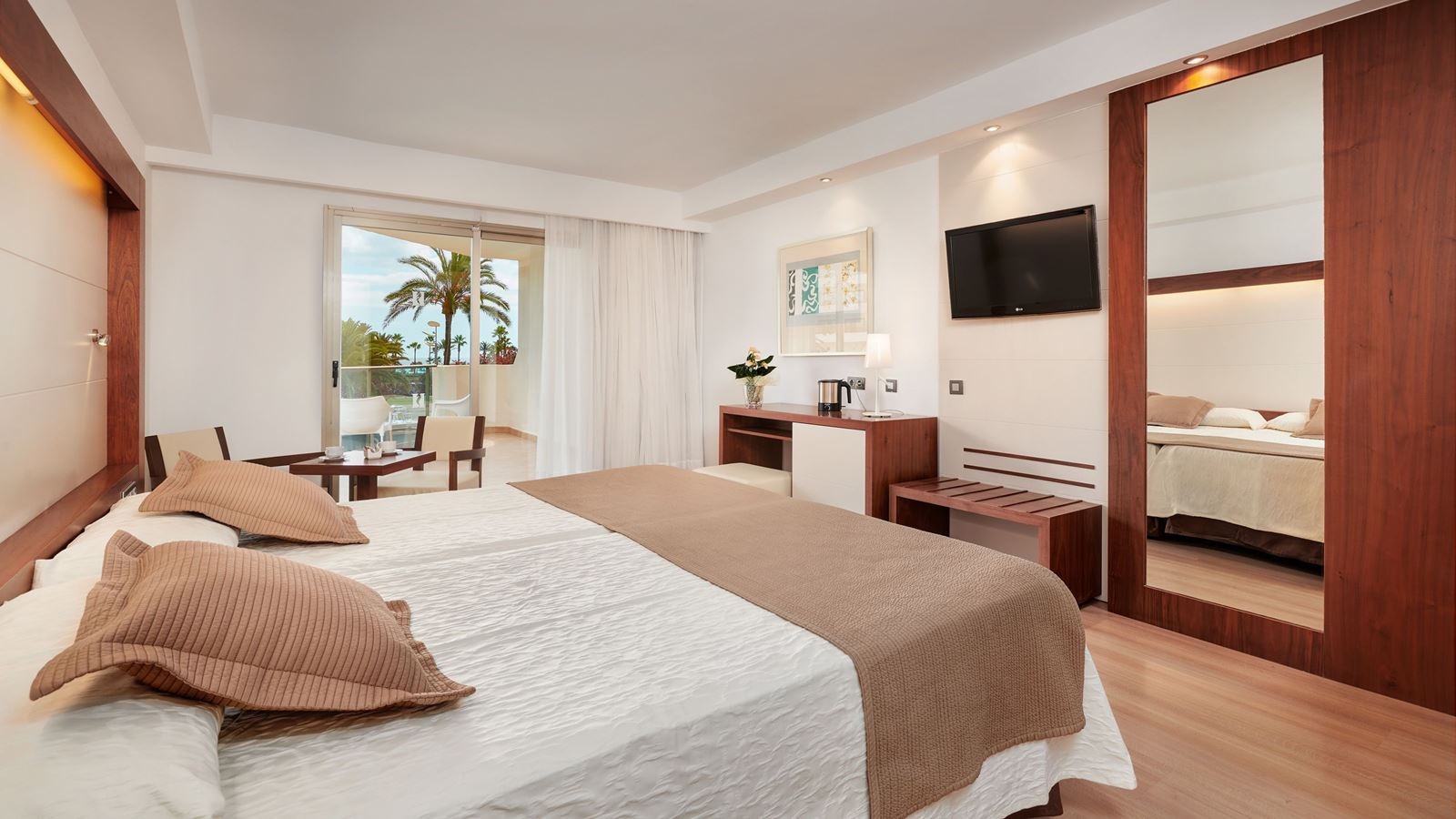 rooms-double-room-balcony-or-terrace