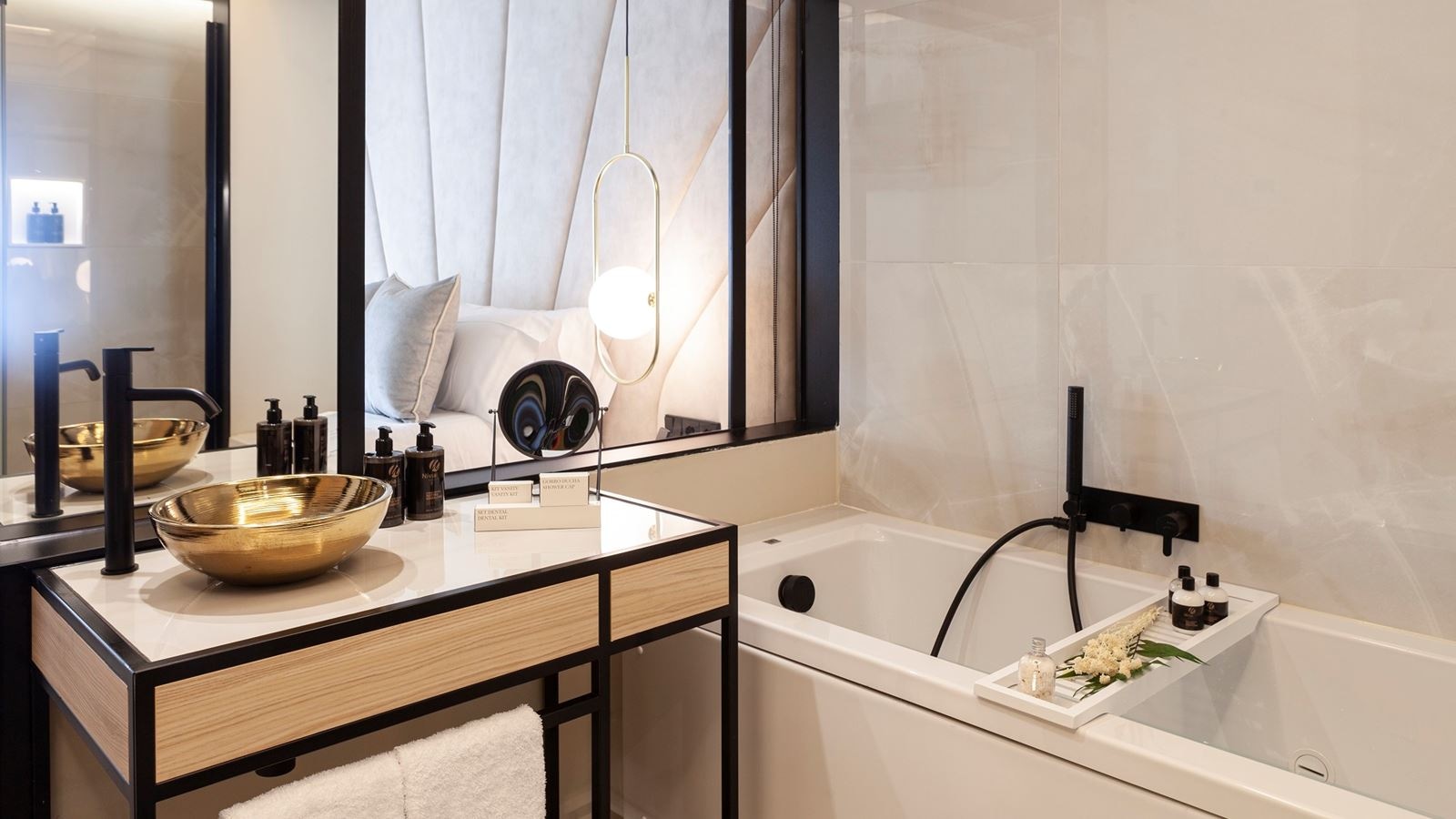 rooms-cozy-room-hot-tub