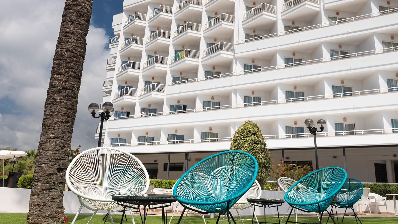 restaurants-pool-bar