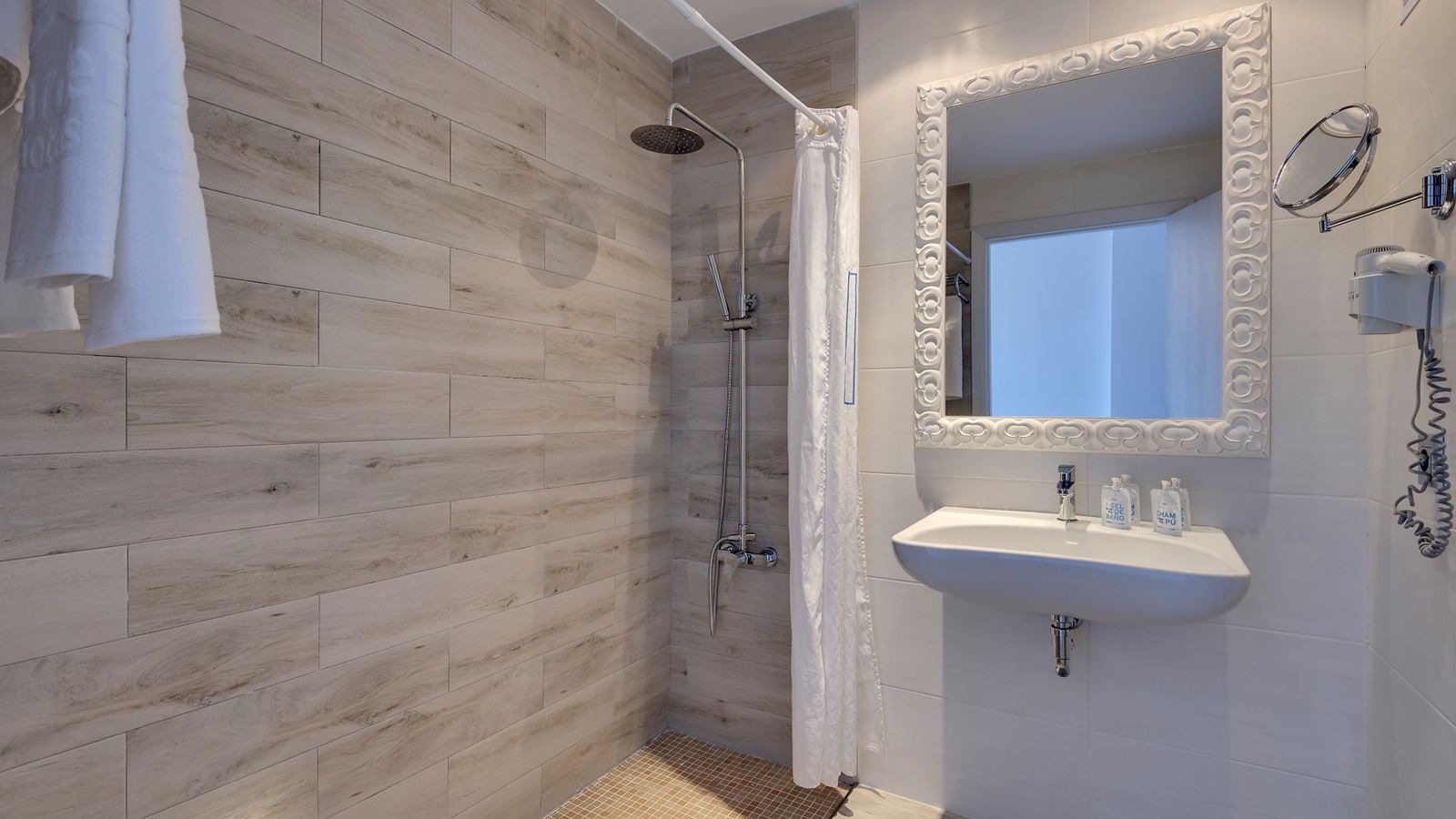 rooms-double-balcony-or-terrace