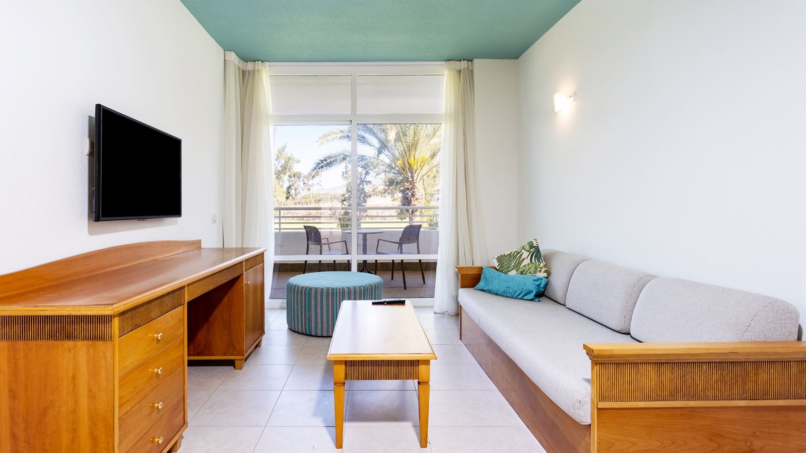 rooms-suite-garden-or-pool-view-balcony-or-terrace