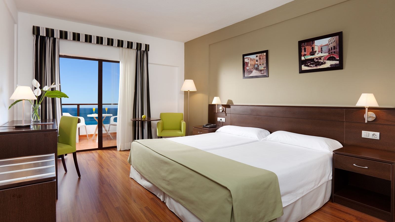 rooms-singleuse-standard-room-seaview-balcony-or-terrace