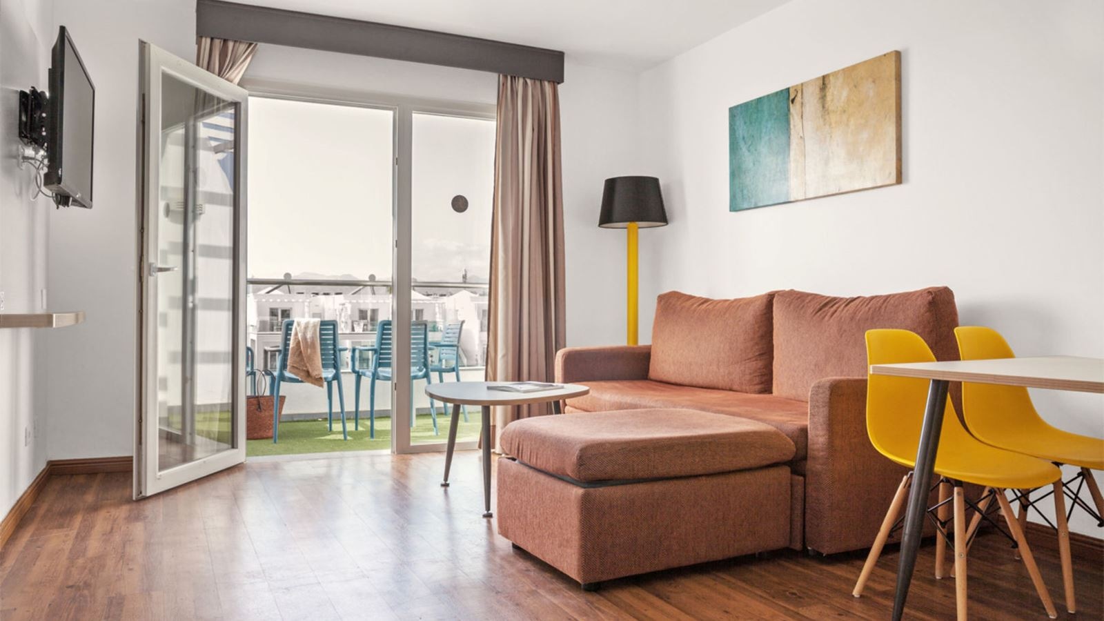 rooms-apartment-1-bedroom-with-balcony-or-terrace