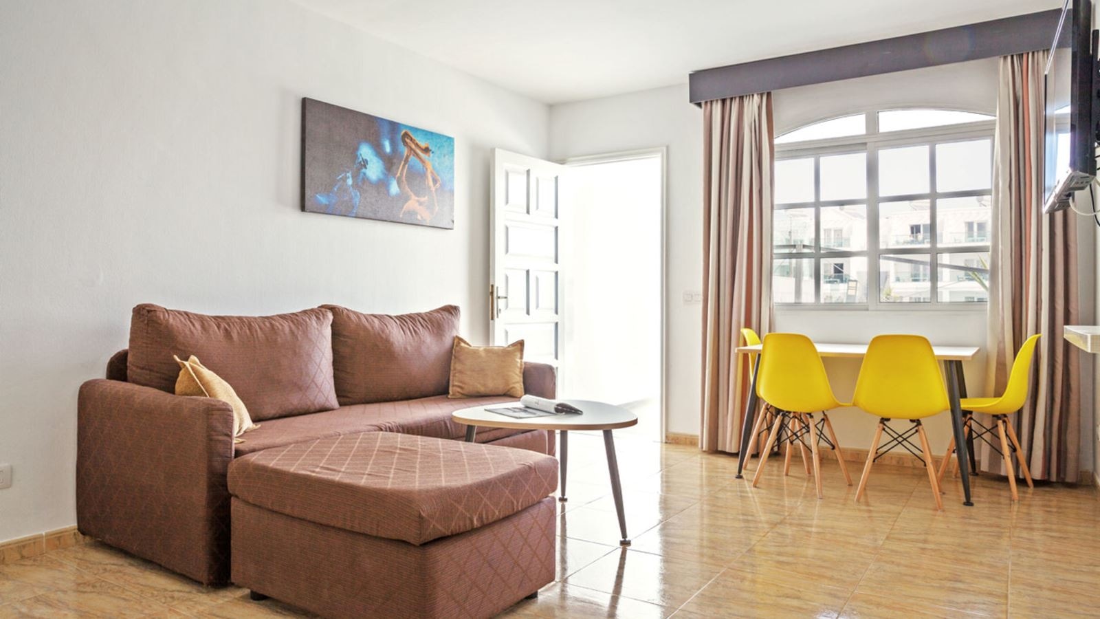 rooms-apartment-1-bedroom-with-balcony-or-terrace