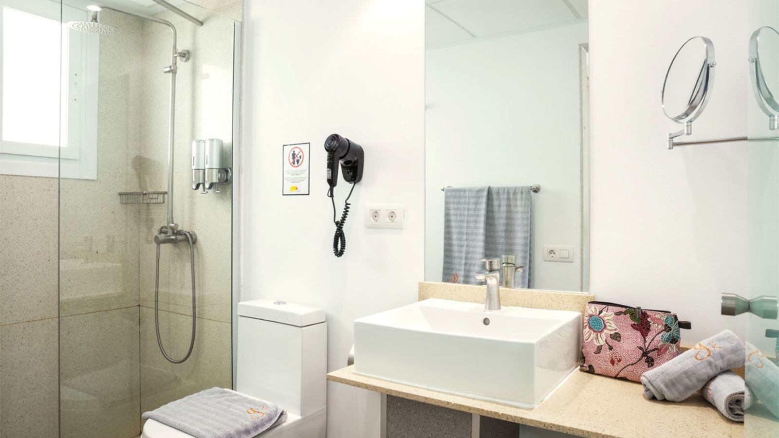 rooms-apartment-1-bedroom-with-balcony-or-terrace