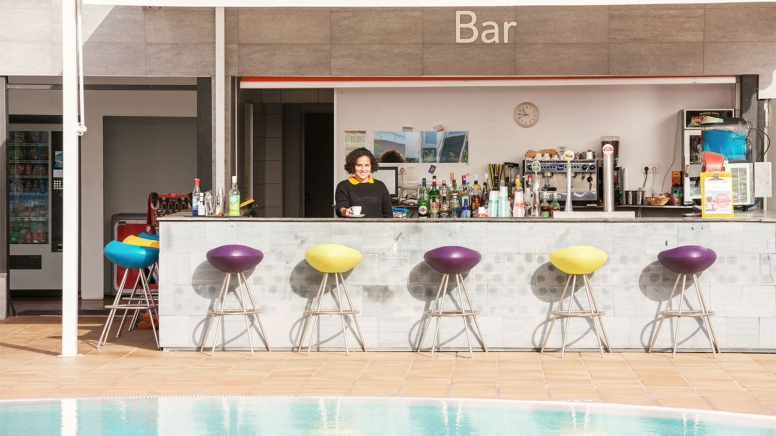 bars-bar-piscina