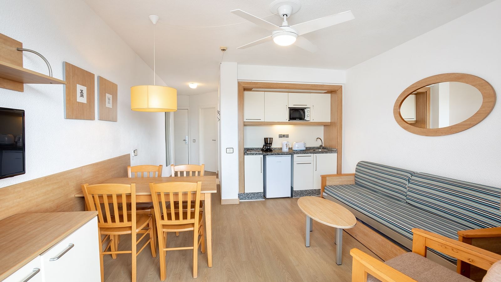 rooms-apartment-standard-one-bedroom-14-pax-balcony-or-terrace