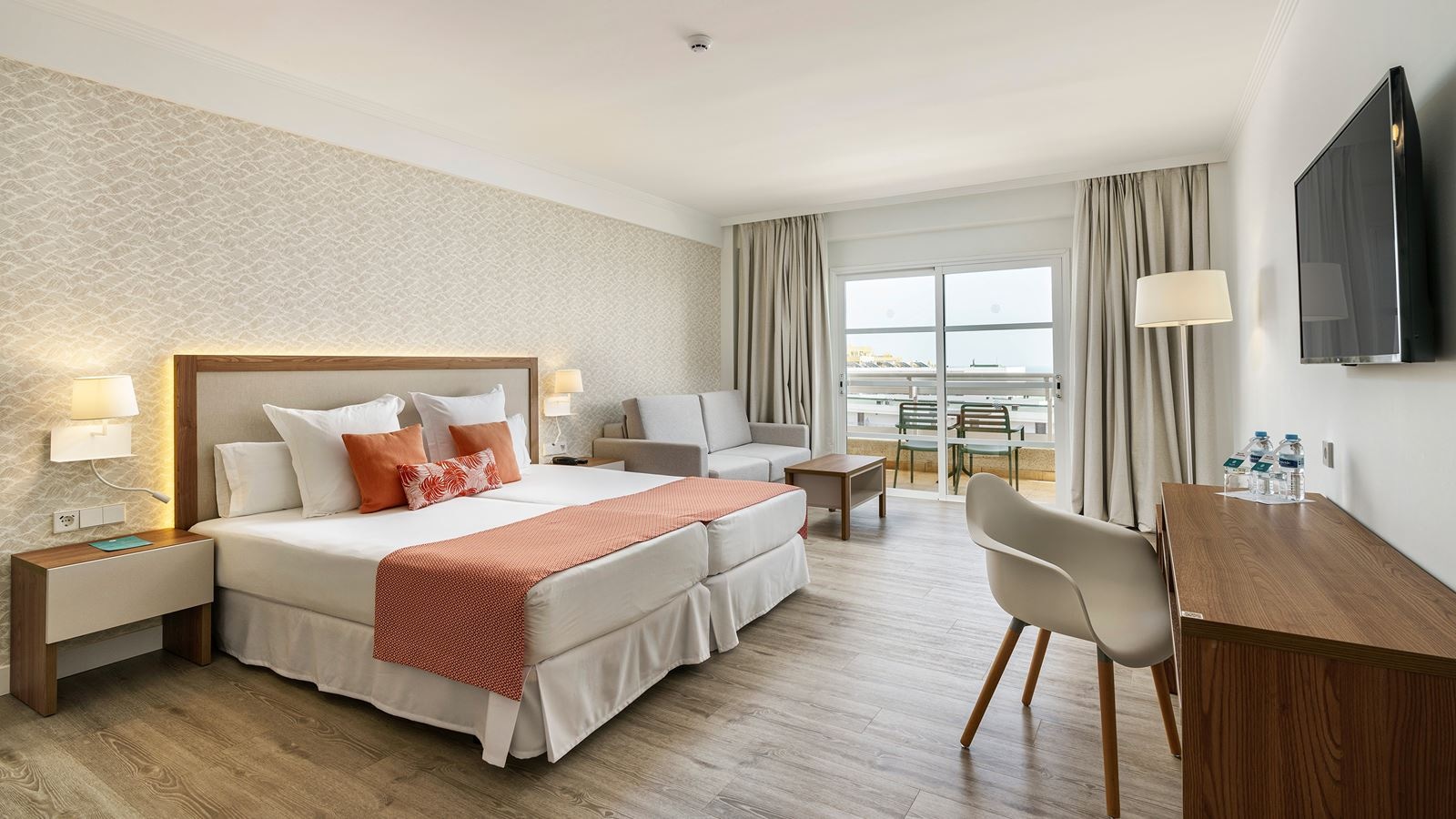 rooms-my-favorite-club-suite-ocean-front-view