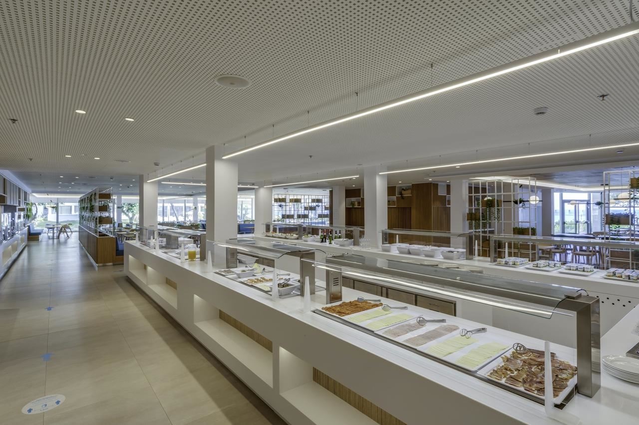 restaurants-playa-esperanza-buffet-restaurant