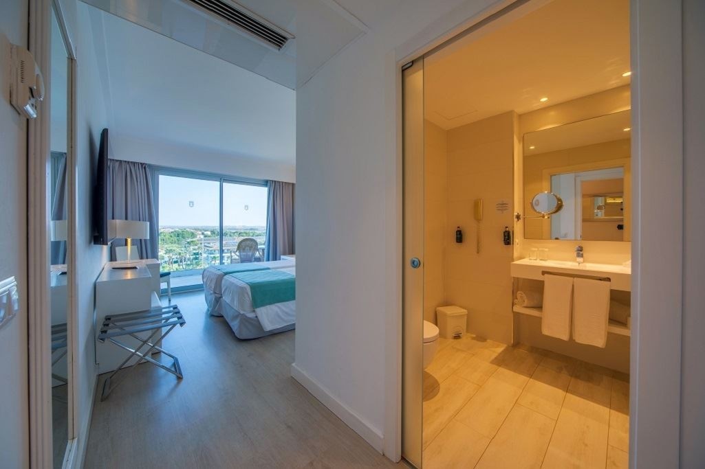 rooms-doble-superior-room-side-sea-view