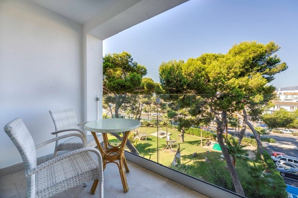 rooms-single-room-street-view