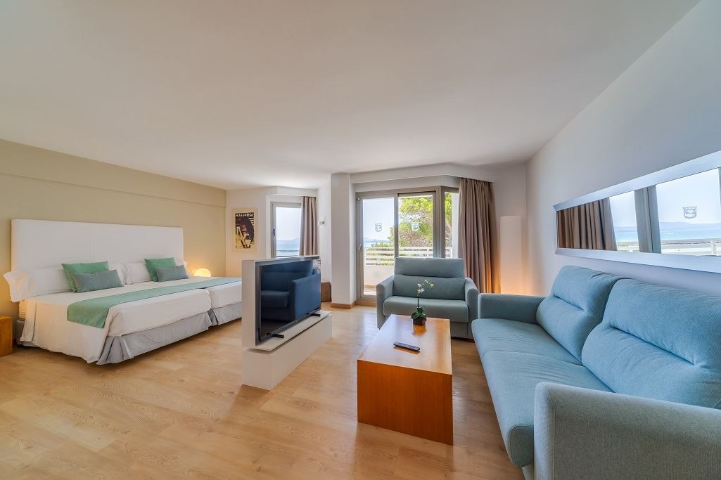 rooms-junior-suite-side-sea-view