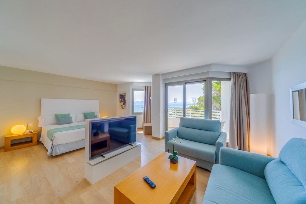 rooms-junior-suite-side-sea-view