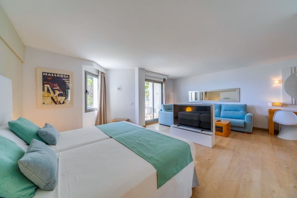 rooms-junior-suite-side-sea-view